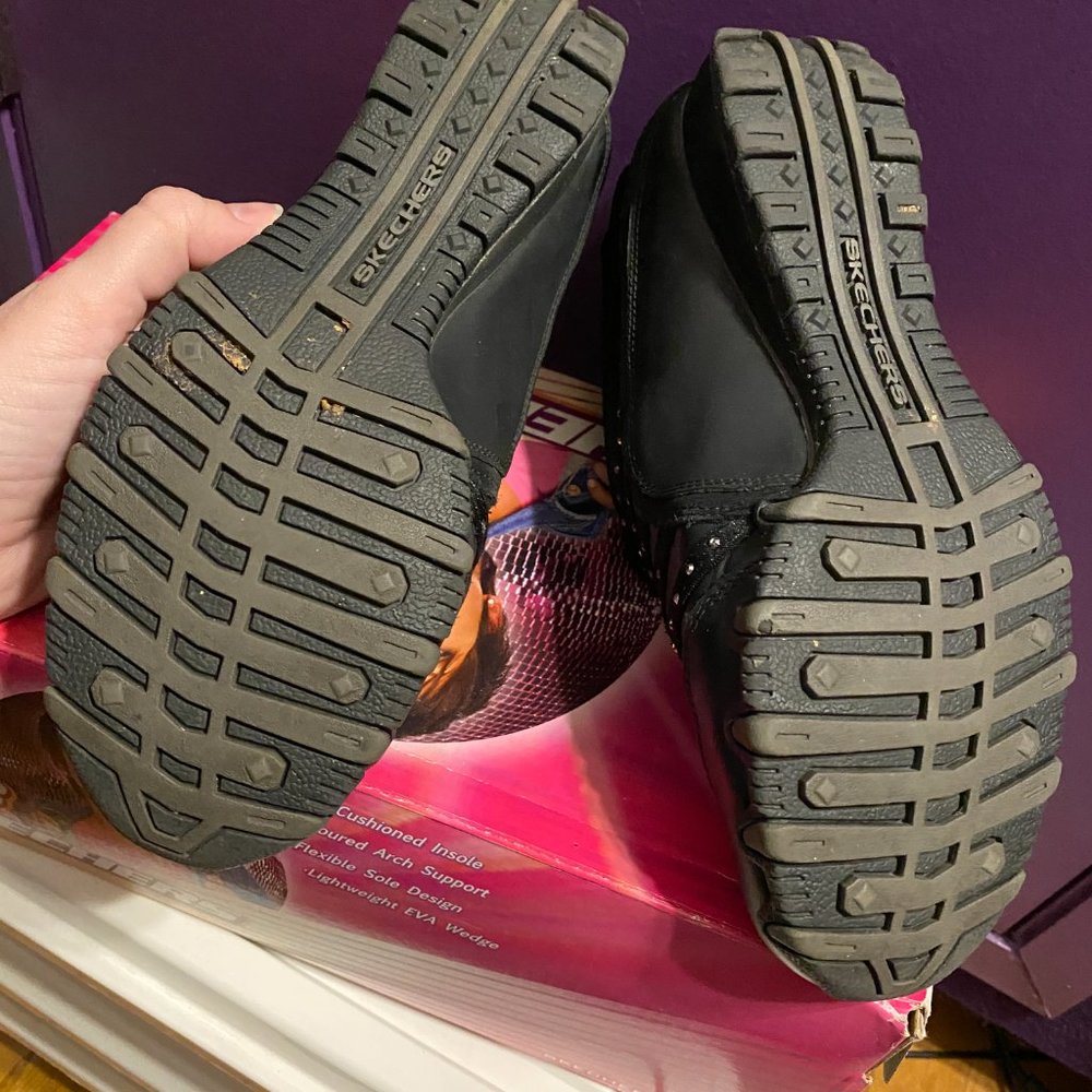 Sketchers Sassies in Black Size 8.5 - Picture 4 of 6